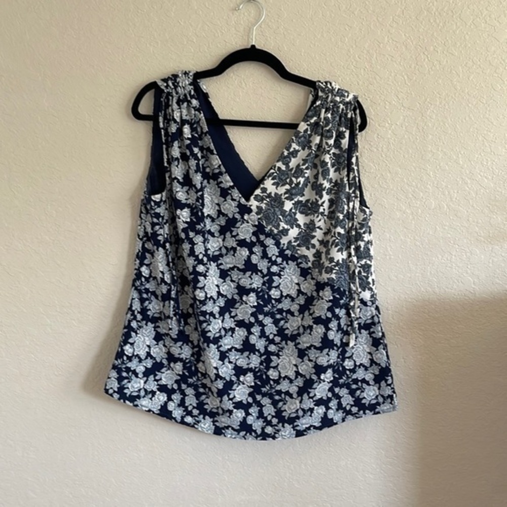 Skies are blue Sleeveless blouse